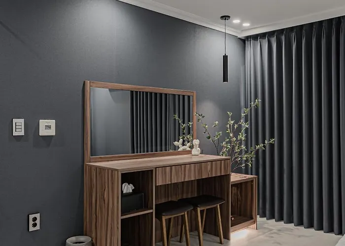 Yang Apartment