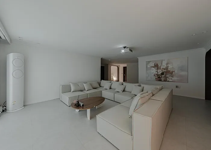 Yang Apartment *