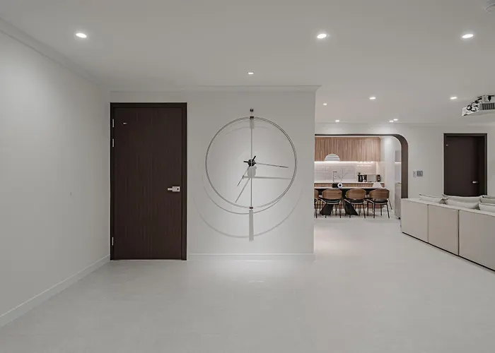 Yang Apartment *