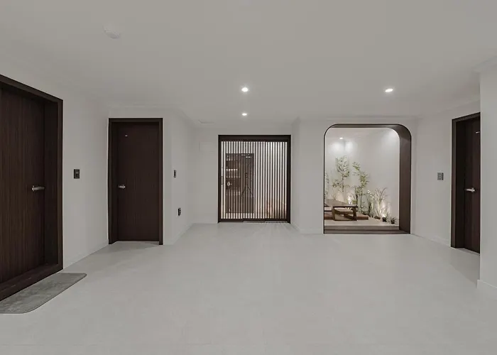 Yang Apartment *
