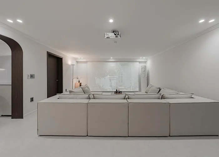 Yang Apartment *