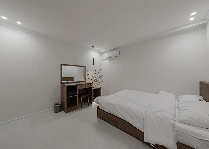 Yang Apartment *
